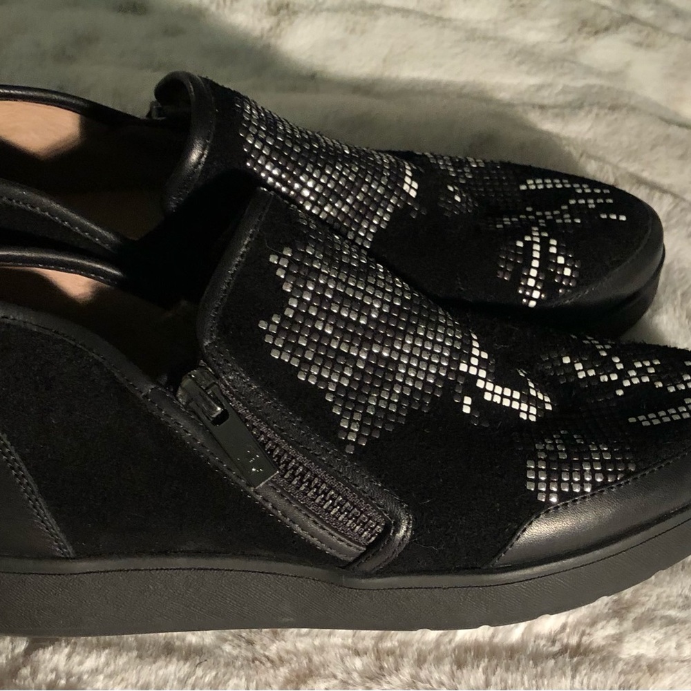 Donald J Pliner Shoes - Picture 7 of 11